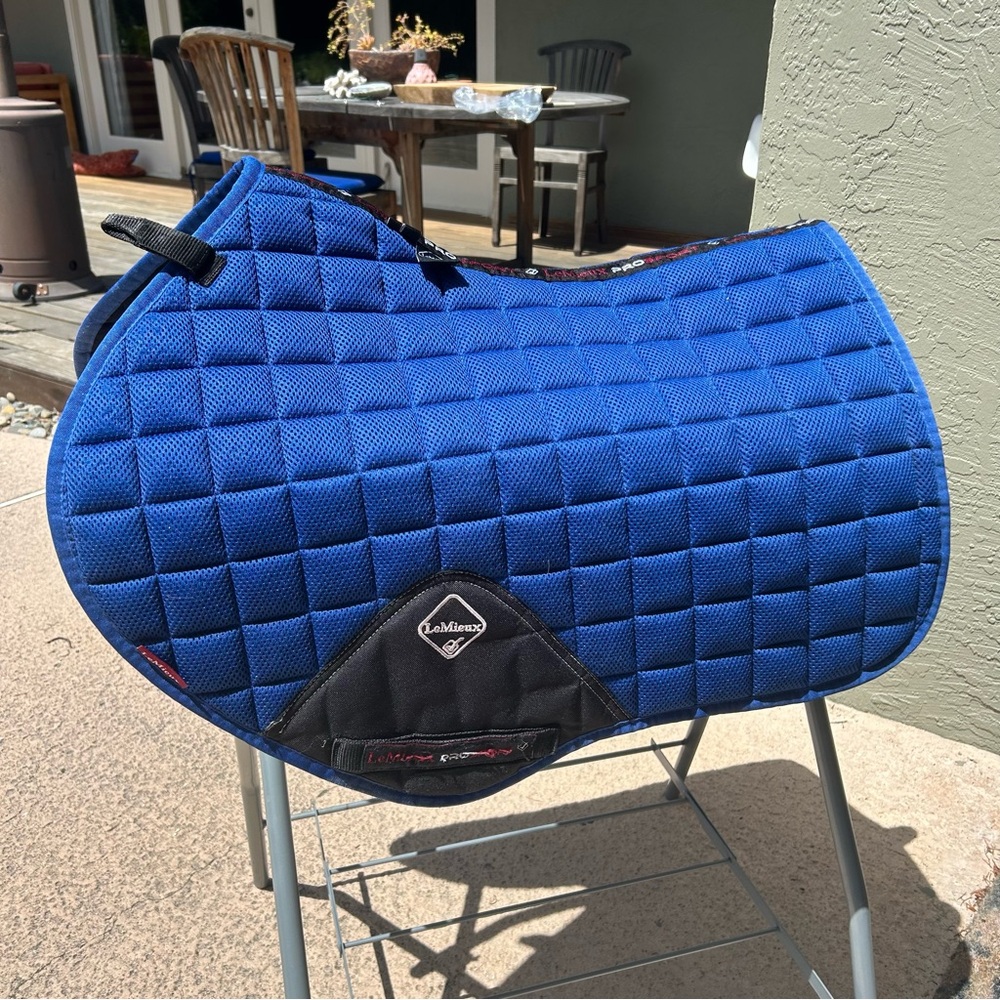 LeMieux Mesh Close Contact jump pad, royal blue